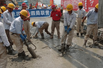 二級建造師考試知識點：水泥混凝土路面模板及混凝土施工